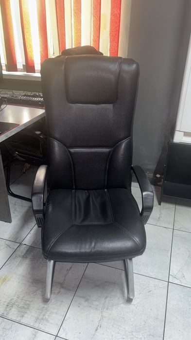 Продам стулья офисные