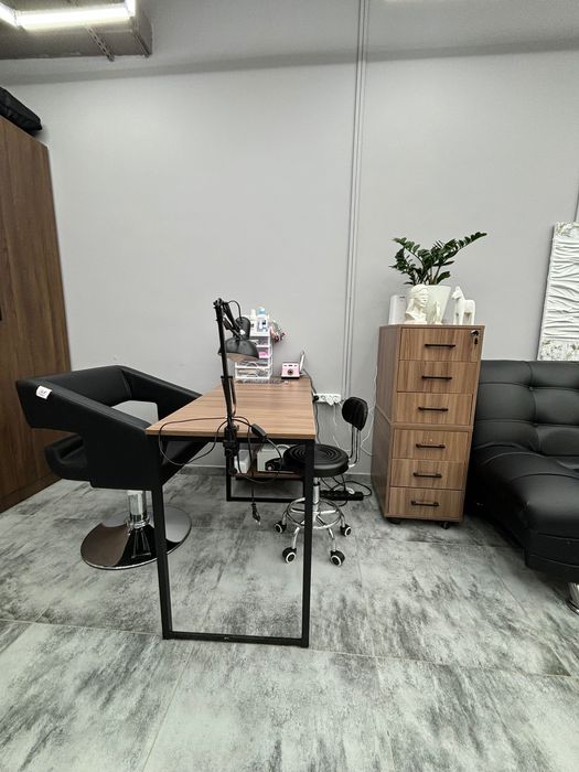 Сдам в аренду место для маникюра в салоне красоты