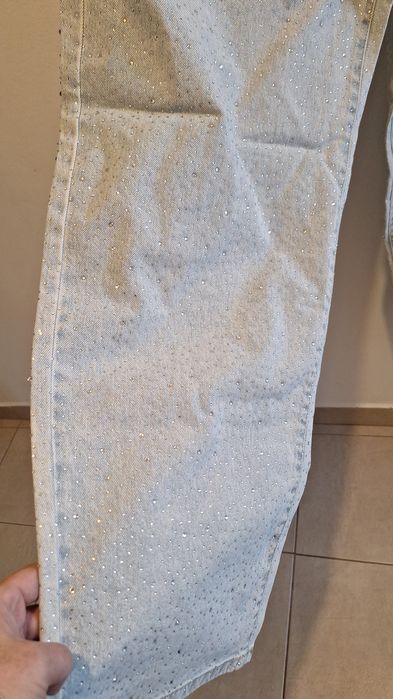 Blugi largi cu pietre