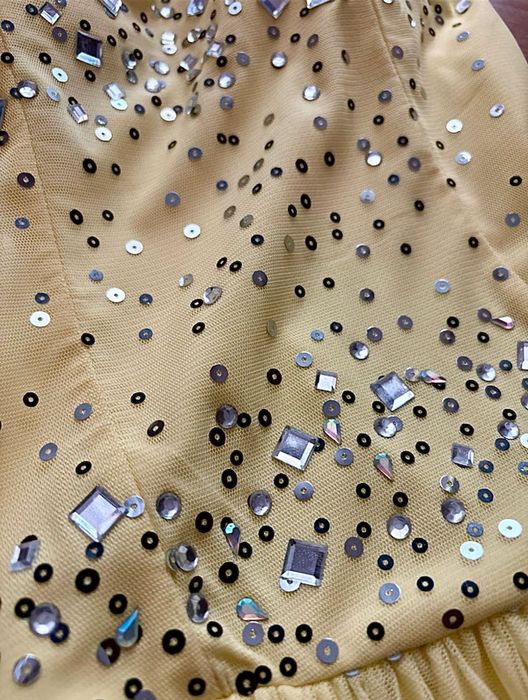 Rochie galbena de evenimente cu pietricele