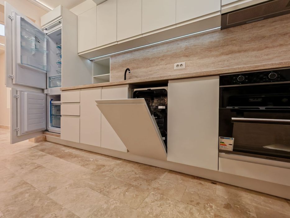Particular închiriez etaj în vilă lux Dorobanți/P-ța Romană/Sheraton/ASE, renovat total!