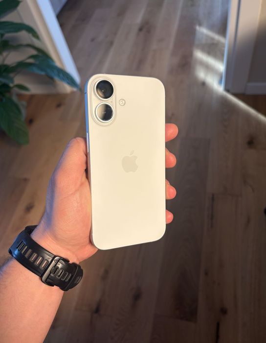 Telefon mobil Apple iPhone 16, 128GB, 5G, White - Cu Garantie - Ca nou