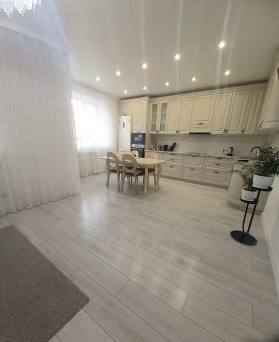 Продаётся евро3х кв Байтурсынова 70/1