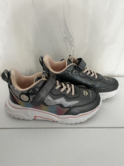 Кроссовки новые