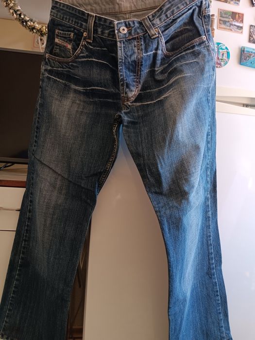 Мъжки дънки без никаква забежка