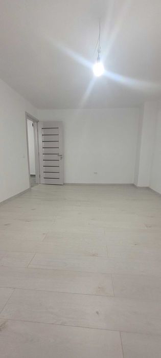Apartament 2 camere decomandat in Onesti, zona Mall, etaj 1.