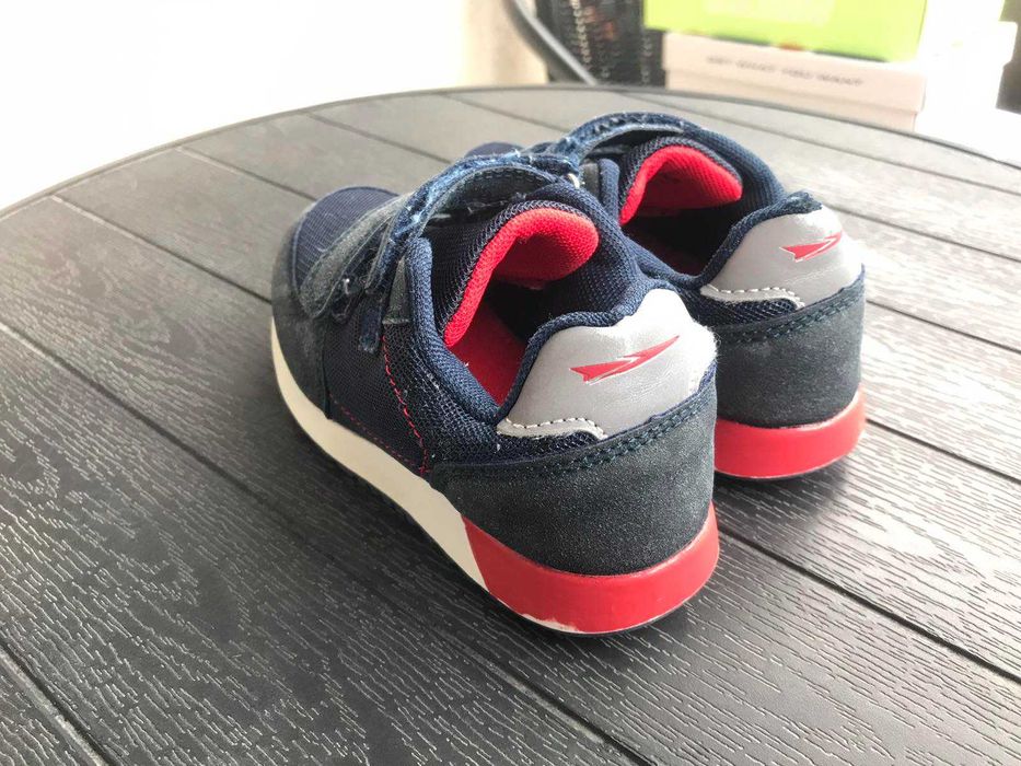 Обувки за момче номер 28