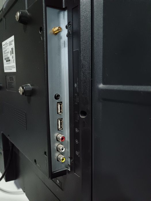 Продам телевизор Samsung 42", Smart TV