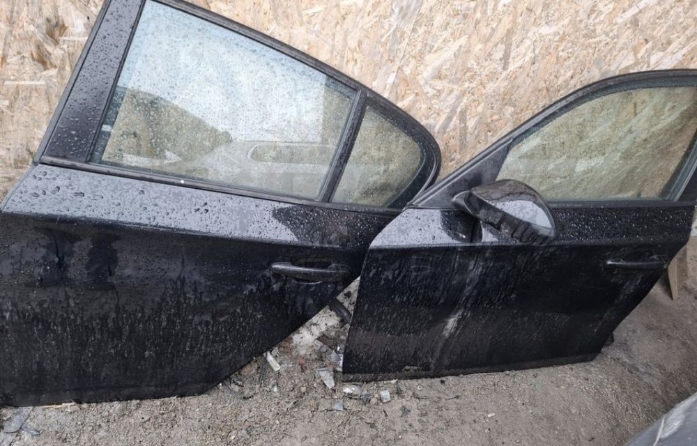 Uși portiere complete BMW E 87 capotă culoare Negru