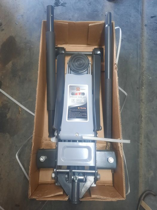 Домкрат новый 4-тонник