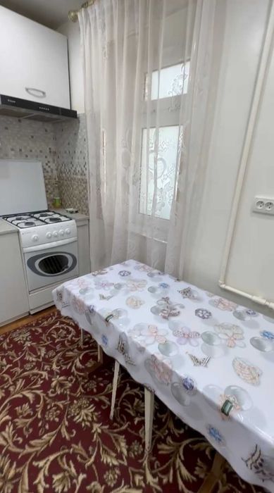 Чилонзорда Бунёдкор стадиони ёнида 3 xoналик (3/4/4) уй сотилади.