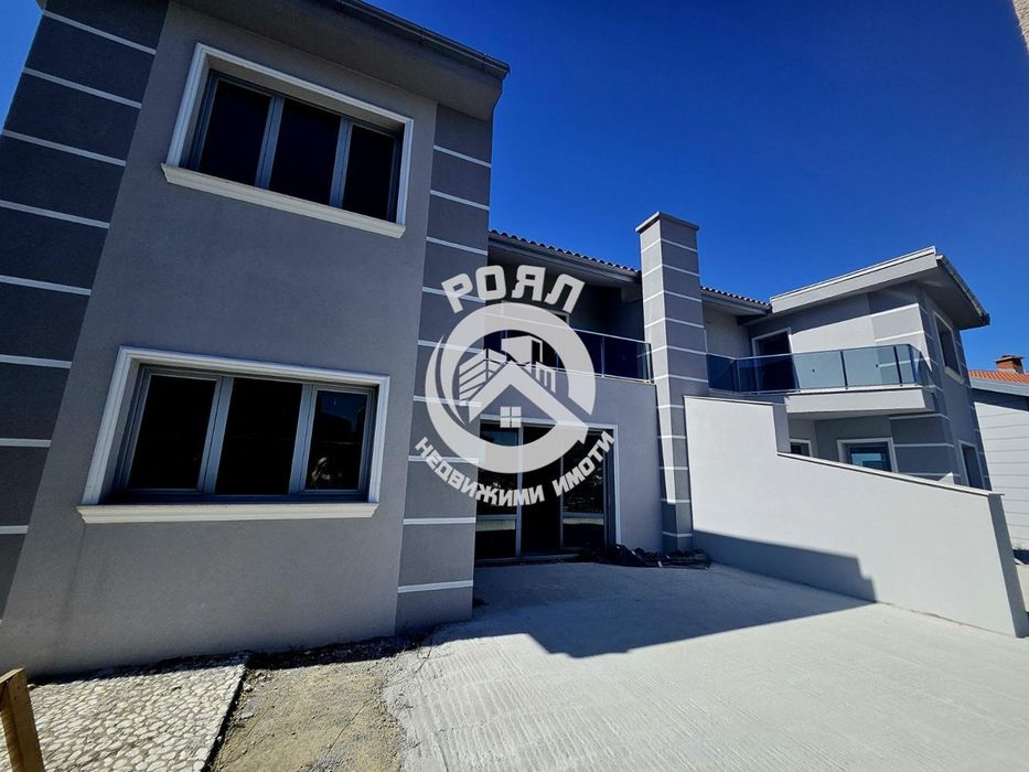 Продава се Къща в с. Белащица, Област Пловдив - 180 кв.м за 1297 €/кв.м - Снимка #1