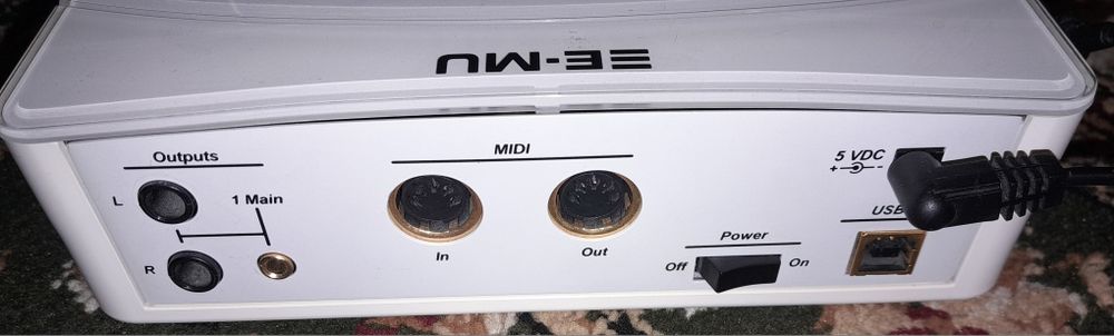 Звуковая карта Creative E-mu 0404 usb