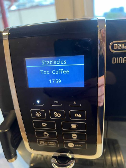 Espressor automat De’Longhi Dinamica – rulaj mic, stare foarte bună