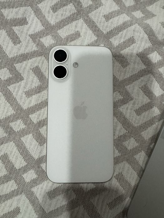 iPhone 16, 128 Гб, белый