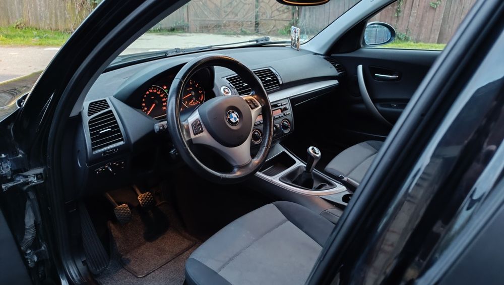 BMW Seria 1 – 116i Benzină | 2006 |