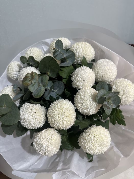 Продам уветы белая момока 15шт