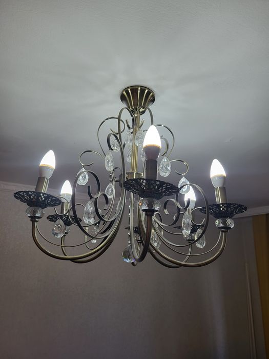 Продаётся люстра