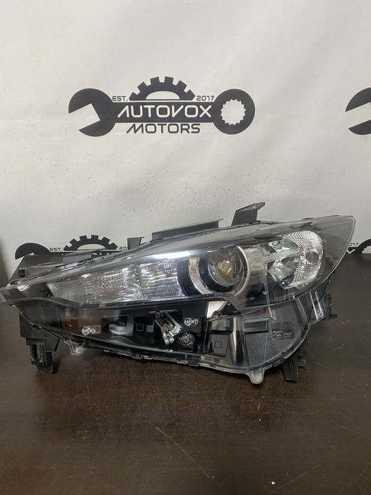 Far stanga cu led Mazda Cx5 an 2017-2021