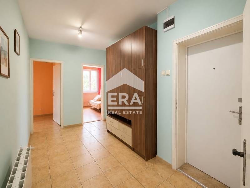 Етаж от къща за продажба равен парцел с площ 400 кв.м в кв. Виница, гр