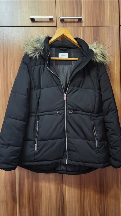 Яке с пух на качулката