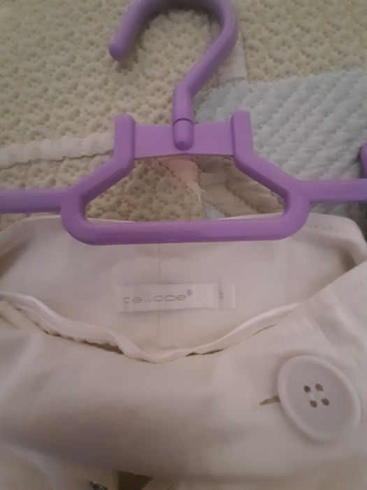 Продавам бяла права пола&черна дънкена