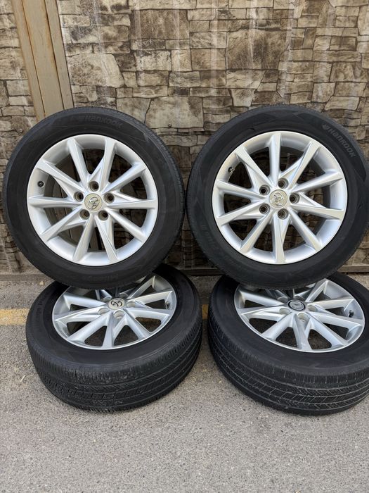 Шины летние 225/55/17 TOYOTA