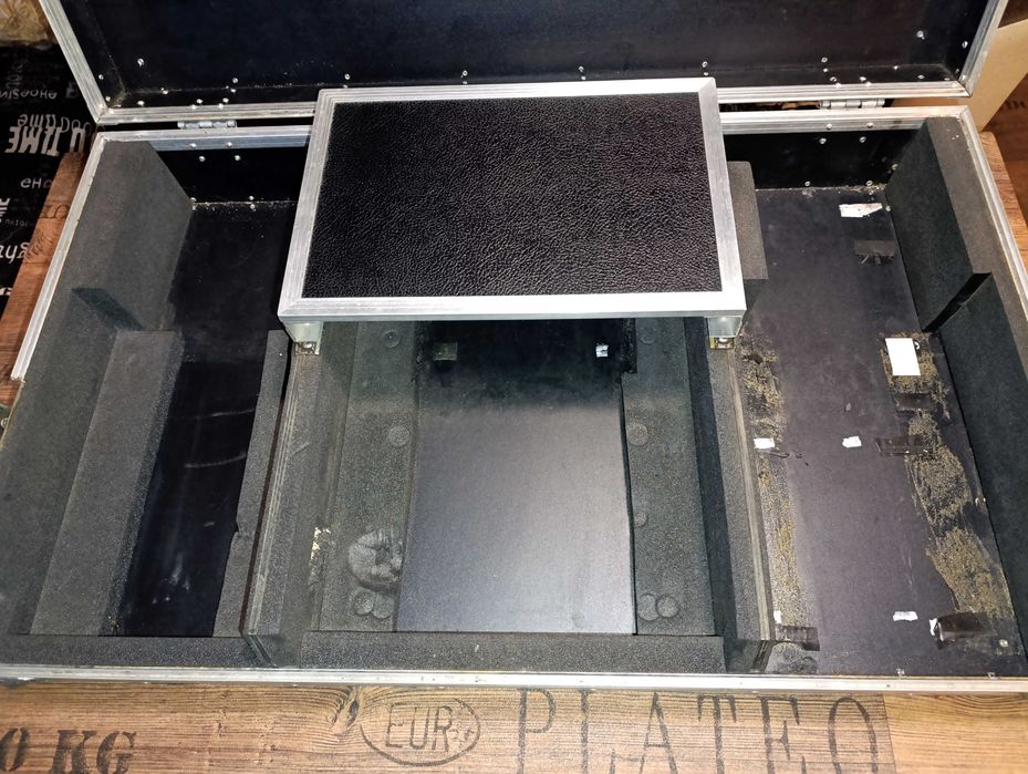 Твърд кейс за DJ музикант