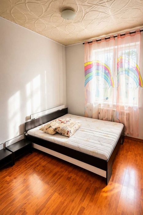 Apartament 3 camere | Centru | Foarte luminos | 2 balcoane închise | Orientare S-V