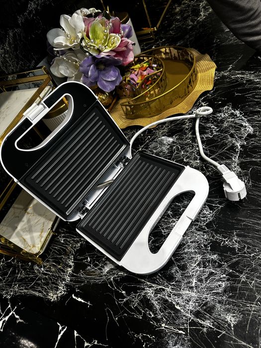 Сэндвичница новая