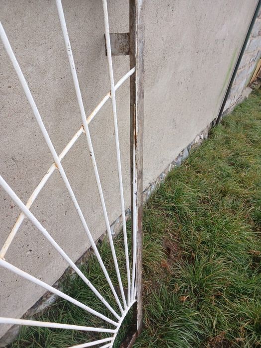 Продам железные решетки на окна