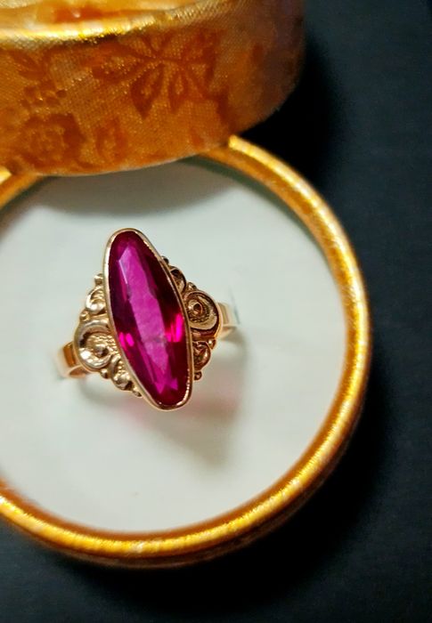 Золотое кольцо 583 пробы с рубином