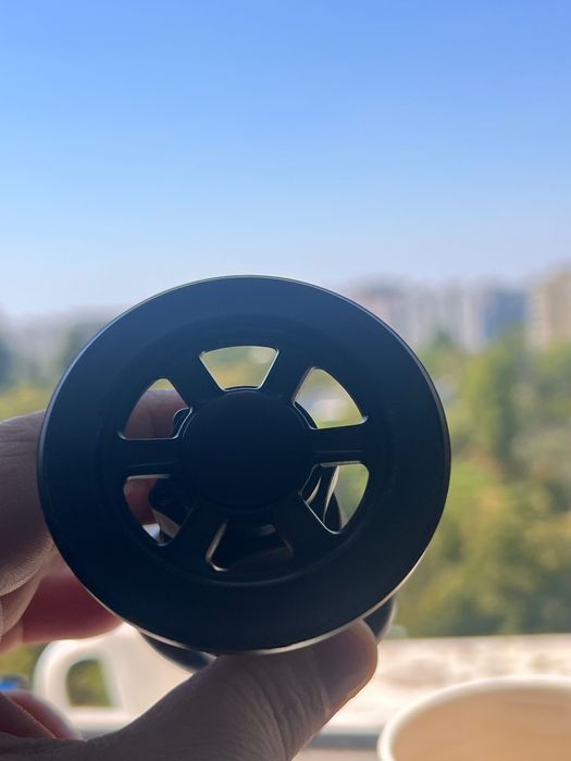 Suport auto magnetic pe tru telefon