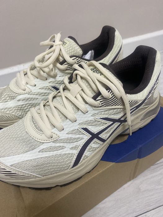 Продам кроссовки asics