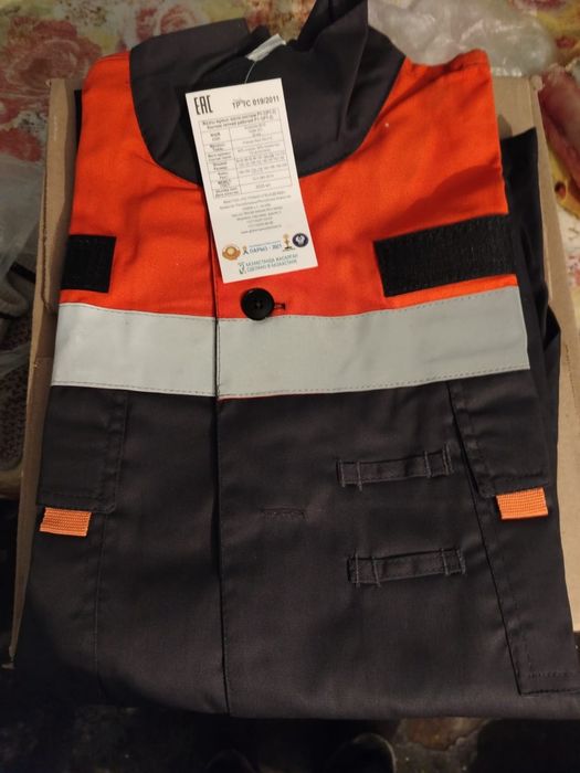 Продам спецодежду 10000