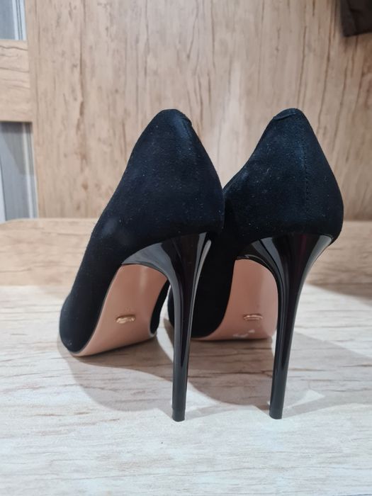 Продам туфли замшевые