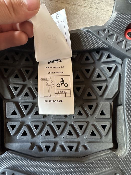 Body armur LEATT 6.5/ costum complet New