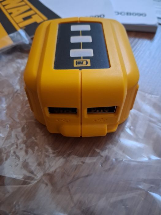 Адаптер за зареждане Dewalt  DCB 090
