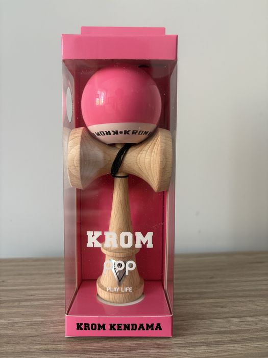 Kendama krom pop noua,grip sticky clear,pink Baia Mare • OLX.ro