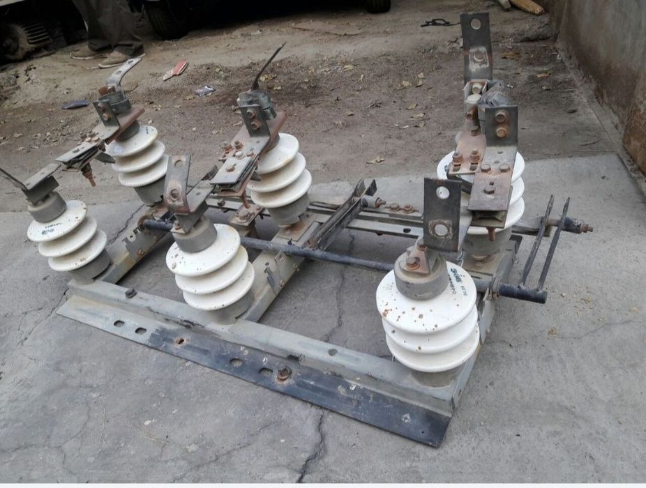 Раз"единитель линейный РЛНД- 400/10кВ