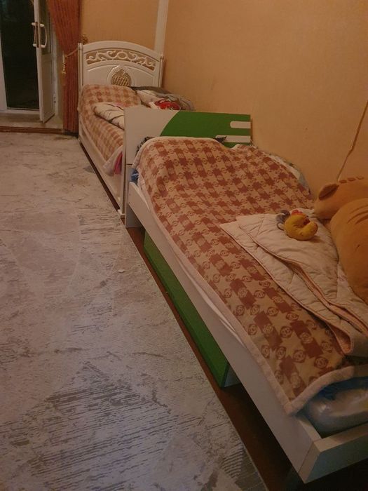 Продам шифоньер и односпальную кроватку качество хорошая недорого