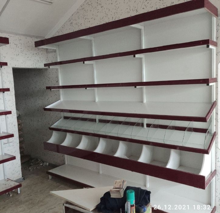 Витрина полкалар