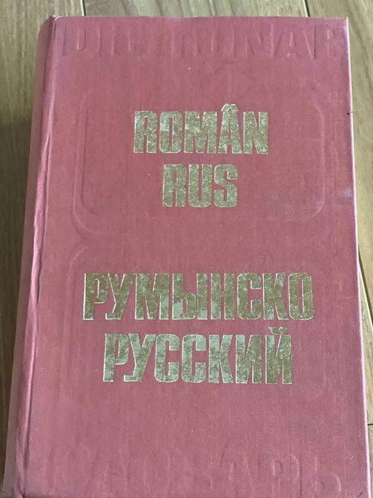 Dictionar roman-rus, are 1540 de pagini din 1980