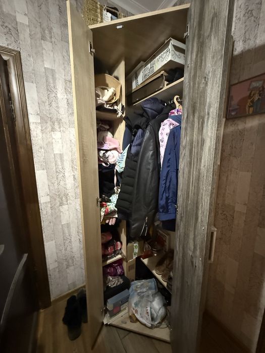 Шкаф в прихожую в отличном состоянии