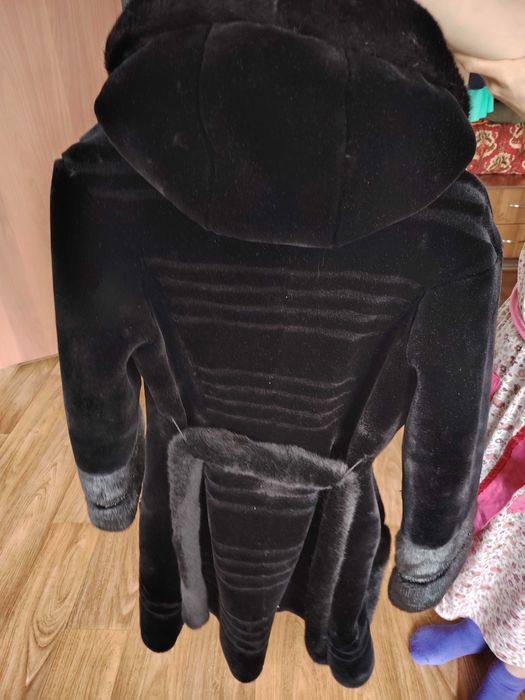 Продам женскую шубу