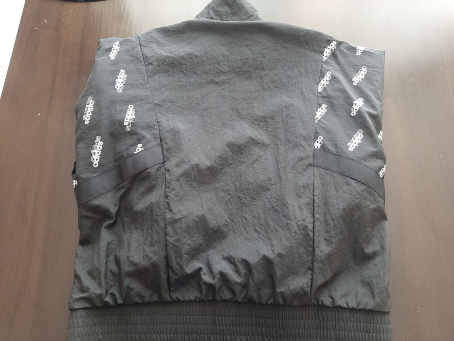 Яке Adidas, Benetton,  Diesel.