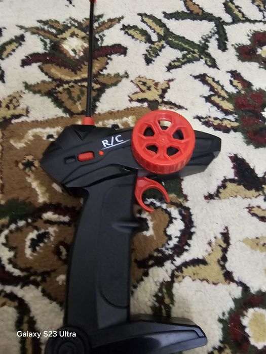 Машинка на пульте управления