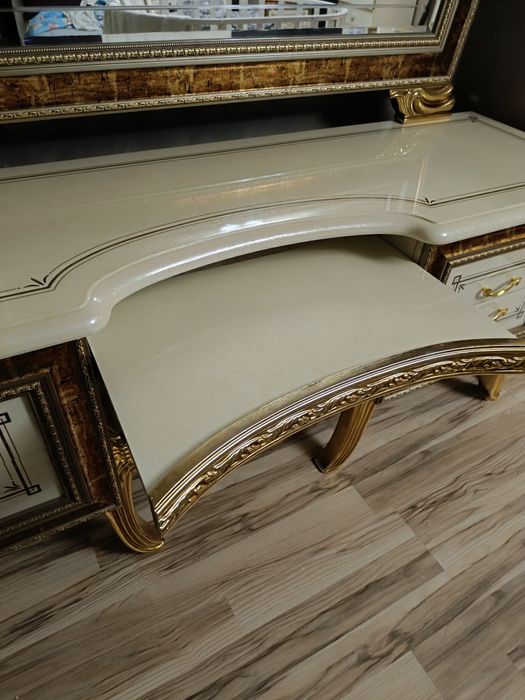 Туалетный столик с тумбами