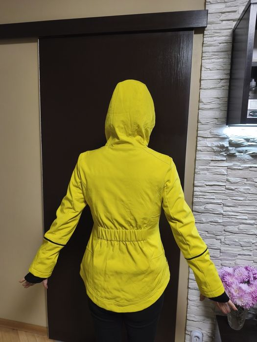 Дамско туристическо яке Guess размер S