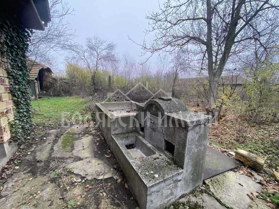 Двуетажна къща за ремонт в село Обединение